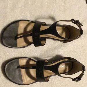 Coach thong leather sandals, size 7.5,1’ heel, black